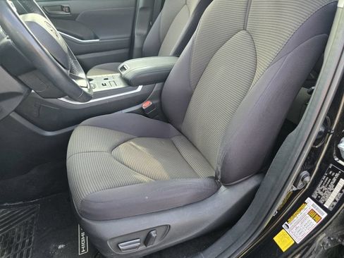 Used 2023 Toyota Highlander LE AWD/4WD image 22