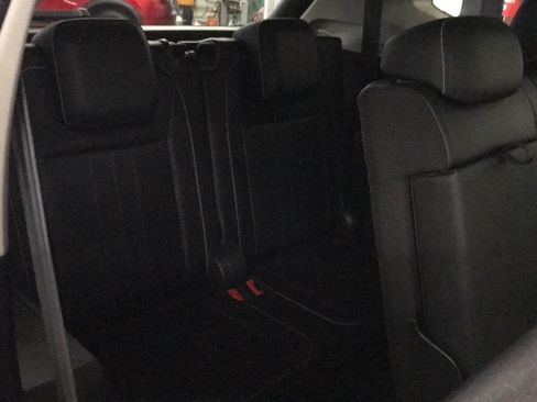 Used 2023 Volkswagen Tiguan SE w/ Panoramic Sunroof Package FWD image 17