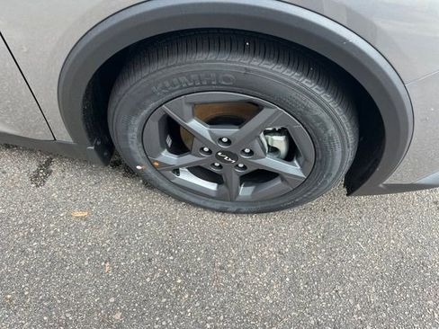 New 2025 Kia K4 LXS image 36