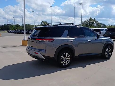 Used 2023 Nissan Pathfinder SL w/ Lighting Package (N92) image 8