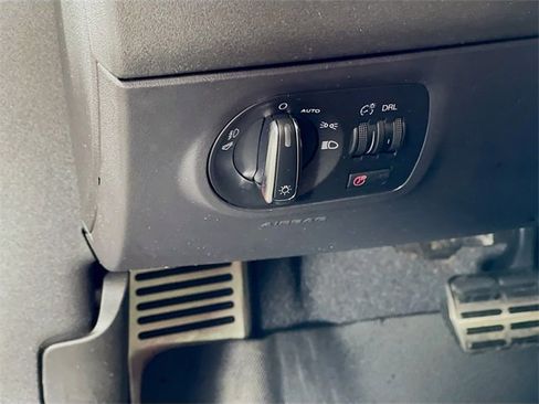 Used 2009 Audi TT 2.0T Premium image 11