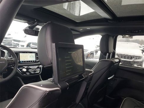 New 2026 Chrysler Pacifica Limited w/ Uconnect Theater Family Group image 12