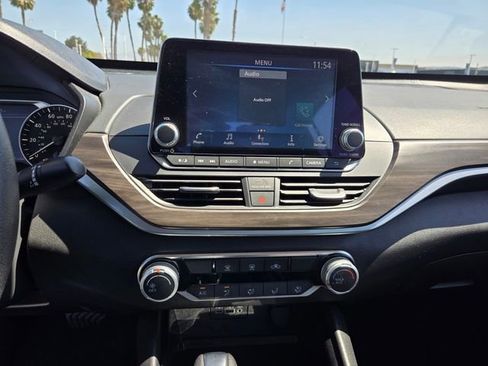 Used 2024 Nissan Altima 2.5 SV image 19