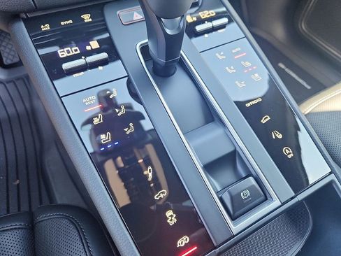 New 2026 Porsche Macan GTS image 12