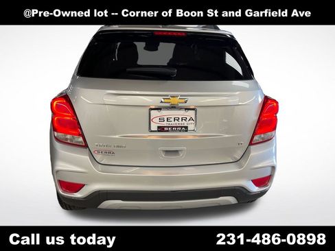 Used 2018 Chevrolet Trax LT w/ LT Convenience Package AWD/4WD image 4