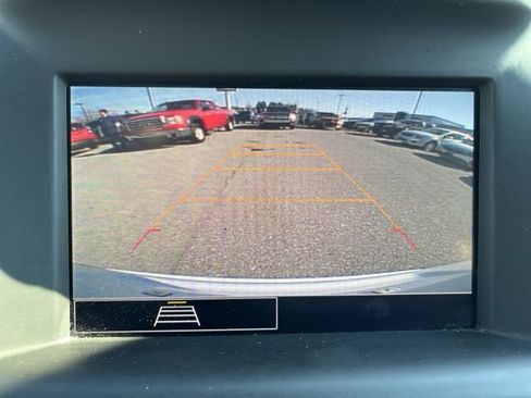 Used 2024 GMC Terrain SLE image 23