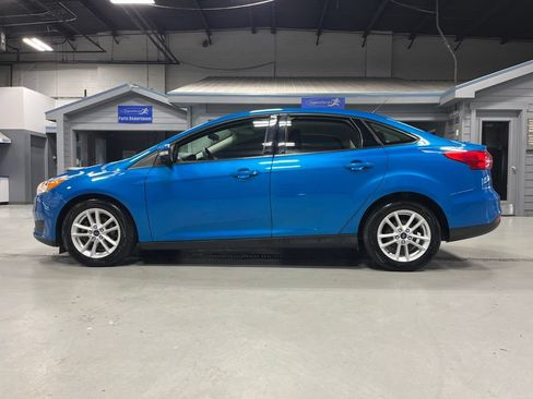 Used 2015 Ford Focus SE w/ SE Cold Weather Package FWD image 4