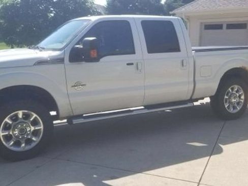 Used 2015 Ford F250 Lariat w/ Lariat Ultimate Package AWD/4WD image 2
