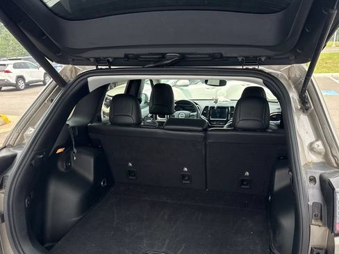 Used 2019 Jeep Cherokee Limited AWD/4WD image 13