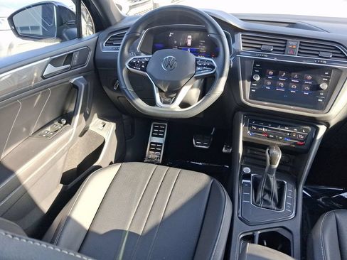 Used 2023 Volkswagen Tiguan SE R-Line FWD image 16