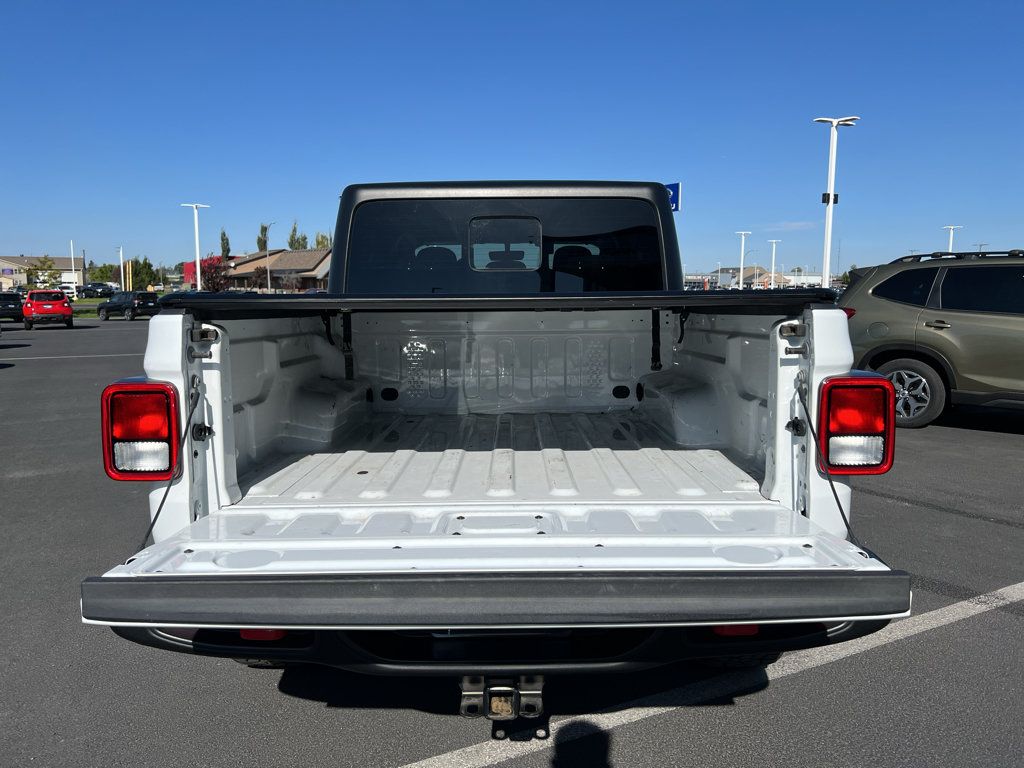 Used 2023 Jeep Gladiator Rubicon w/ Cold Weather Group AWD/4WD image 6