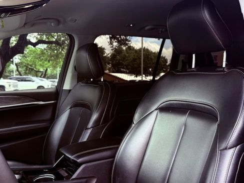 Used 2023 Jeep Grand Cherokee L Limited AWD/4WD image 25