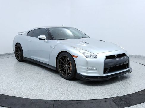 Used 2015 Nissan GT-R Premium AWD/4WD image 7