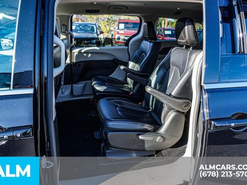 Used 2024 Chrysler Pacifica Select image 22