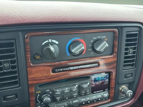 Used 1996 Chevrolet Caprice SS RWD image 27