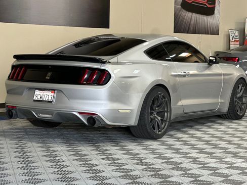 Used 2016 Ford Mustang Coupe RWD image 4