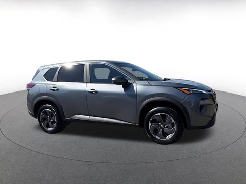 Used 2025 Nissan Rogue SV FWD image 2