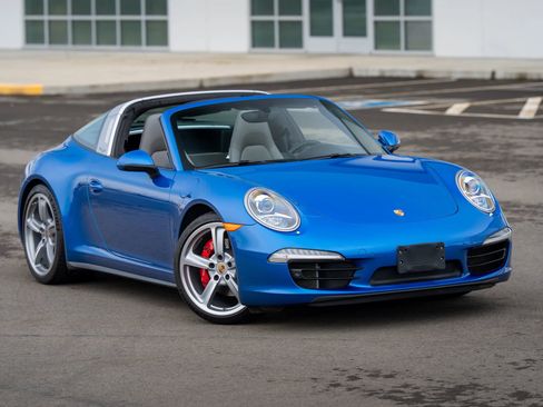 Used 2015 Porsche 911 Targa 4S image 3