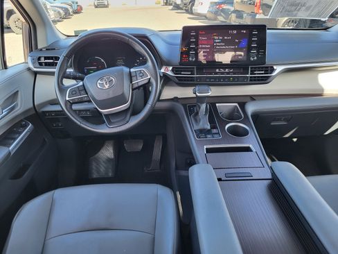 Certified 2023 Toyota Sienna XLE image 23