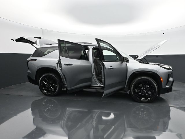 Used 2025 Chevrolet Traverse RS AWD/4WD image 36