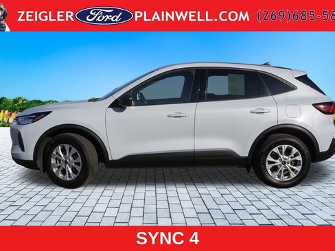 Used 2025 Ford Escape Active AWD/4WD image 2