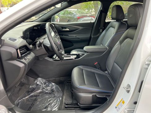 Used 2025 Buick Envista Sport Touring image 23