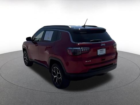 Used 2025 Jeep Compass Limited AWD/4WD image 9