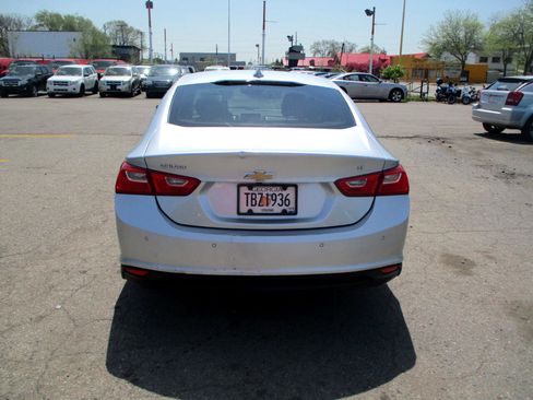 Used 2018 Chevrolet Malibu LT w/ Driver Confidence Package image 5
