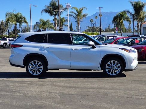 Used 2023 Toyota Highlander Limited image 4