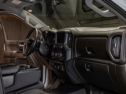 Used 2022 Chevrolet Silverado 2500 LT w/ Convenience Package image 19