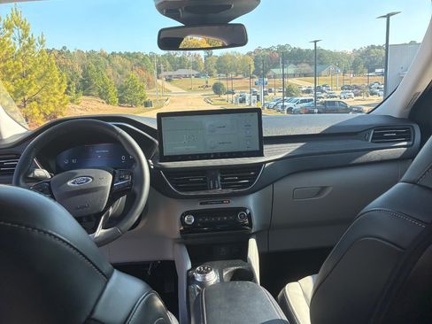 Used 2024 Ford Escape Platinum image 28