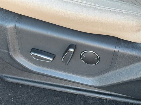 Used 2024 Ford Expedition Limited image 19