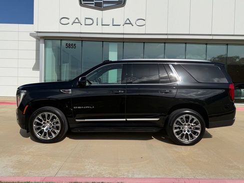 Used 2025 GMC Yukon Denali AWD/4WD image 2