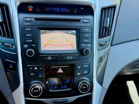 Used 2015 Hyundai Sonata Hybrid image 24