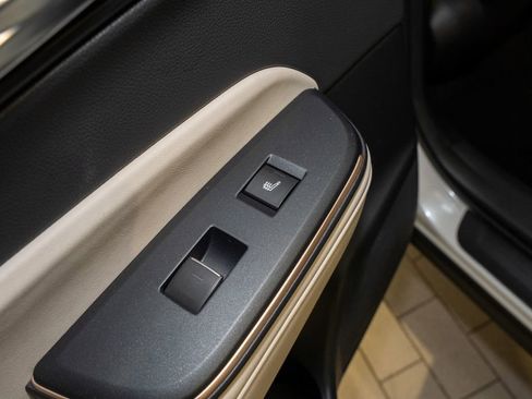 Used 2023 Toyota Crown Limited image 11