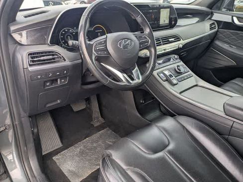 Used 2022 Hyundai Palisade Calligraphy image 2