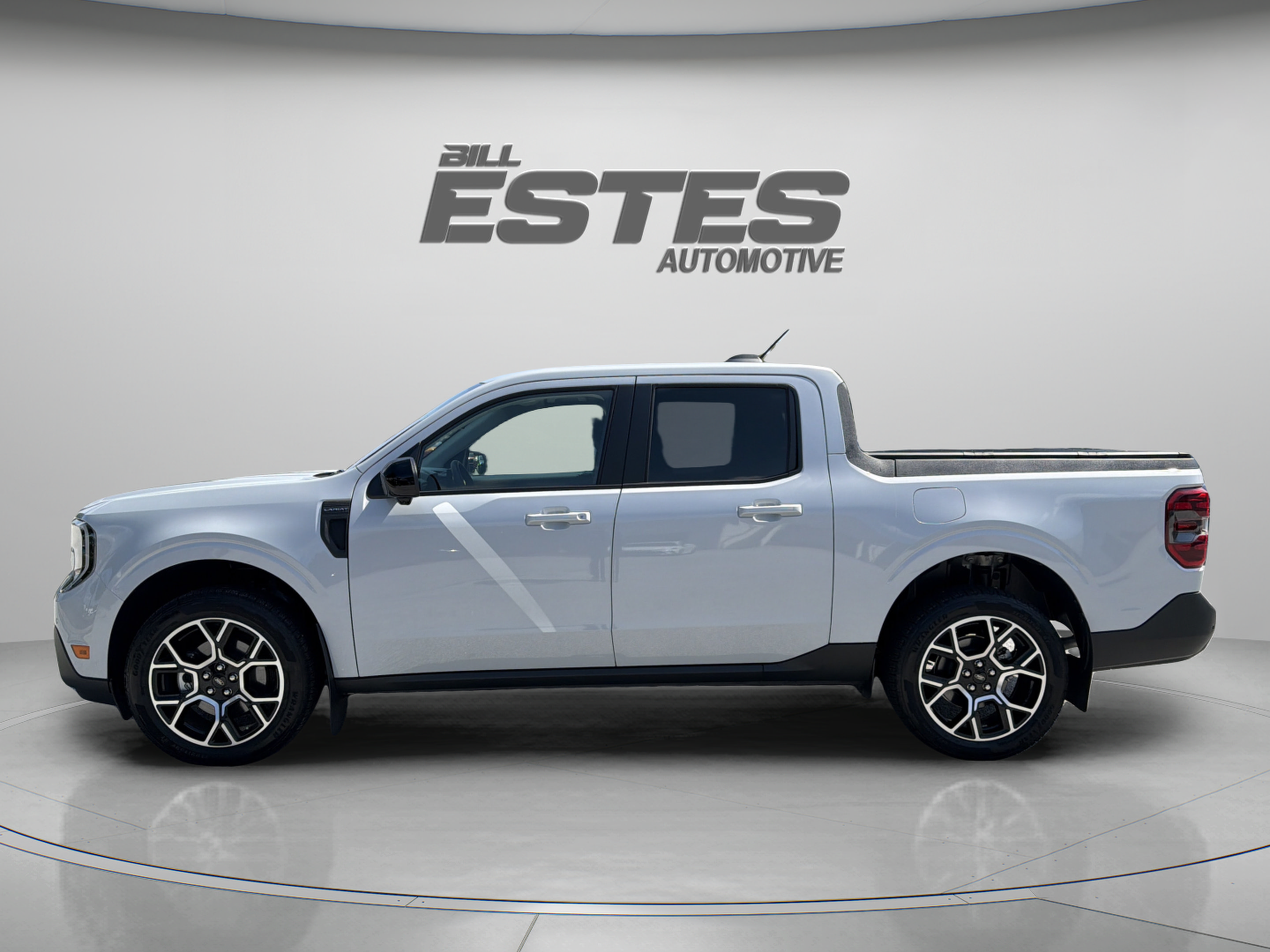 Used 2025 Ford Maverick Lariat AWD/4WD image 2