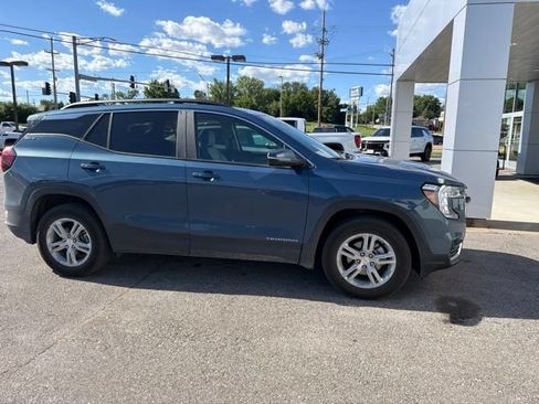 Used 2024 GMC Terrain SLE w/ Driver Convenience Package AWD/4WD image 10