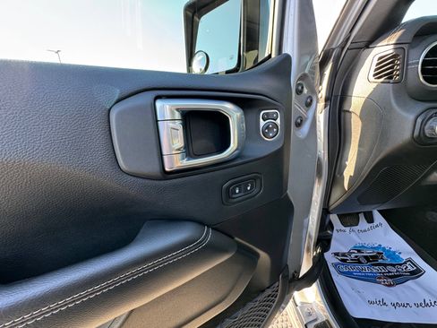 Used 2018 Jeep Wrangler Unlimited Sahara AWD/4WD image 38