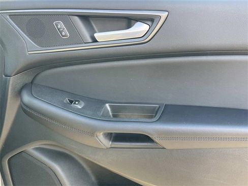 Used 2023 Ford Edge SE image 23
