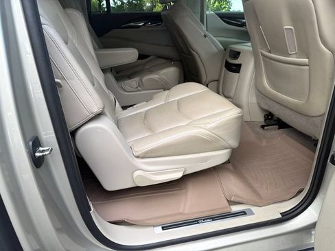 Used 2015 Cadillac Escalade ESV Luxury RWD image 15