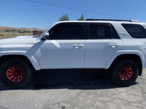 Used 2020 Toyota 4Runner TRD Off-Road Premium AWD/4WD image 5