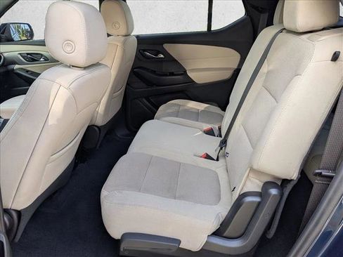 Used 2023 Chevrolet Traverse LS FWD image 18