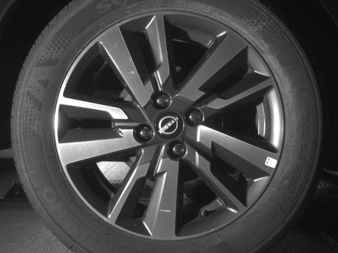 Used 2025 Nissan Versa SV image 15