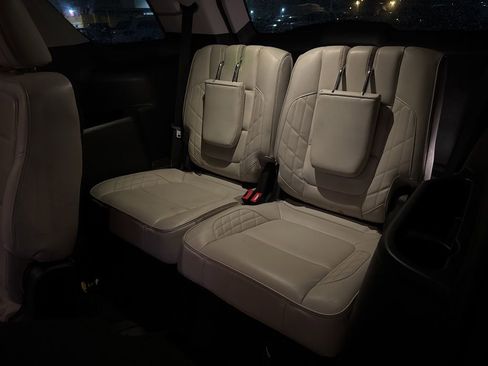 Used 2017 Ford Explorer Platinum image 11