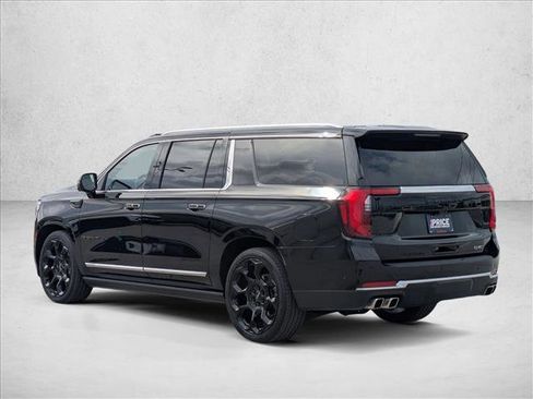 Used 2025 GMC Yukon XL Denali w/ Denali Reserve Package image 7