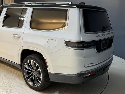 Used 2022 Jeep Grand Wagoneer Series III w/ Rear Seat Video Group 1 image 23