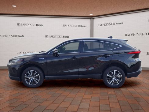 Used 2021 Toyota Venza LE AWD/4WD image 14