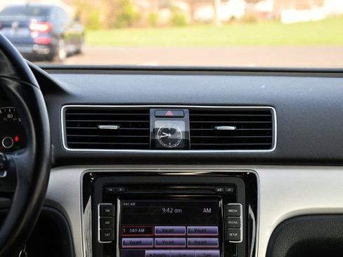 Used 2013 Volkswagen Passat TDI SE image 18