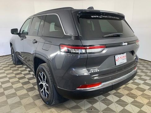 Used 2025 Jeep Grand Cherokee Limited w/ Trailer Tow Package AWD/4WD image 12